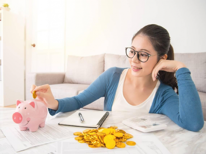 0056殖利率12％，看著配息流口水...為何我不買0056？小資媽存股4年滾出1200萬，曝高股息「養雞理論」